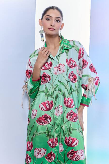 Shop_Pria Kataria Puri_Green Silk Shawl Neck Shaded Tulip Print Kaftan And Pant Set 