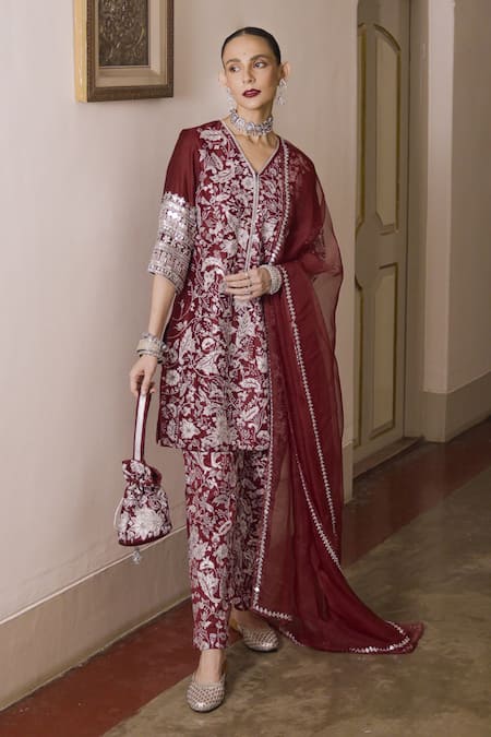 SAKSHAM & NEHARICKA Maroon Cotton Silk And Organza Applique Gota V Neck Aari Embroidered Kurta Set 