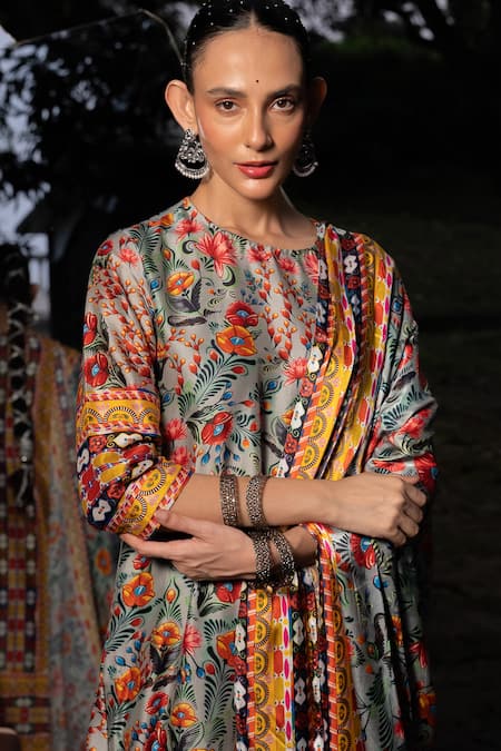 Saksham & Neharicka Gray Cotton, Silk Embroidery Round Neck Floral Printed Kurta Set With Dupatta at Aza Fashions Saksham & Neharicka_Gray Cotton, Silk Embroidery Round Neck Floral Printed Kurta Set With Dupatta _at_Aza_Fashions