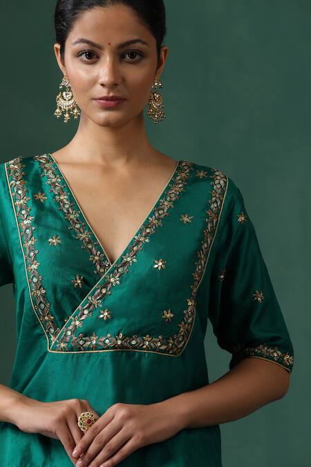 Buy_Weaver Story_Green Silk Zari, Sequins V-neck Embroidered Pure Blouse _Online_at_Aza_Fashions