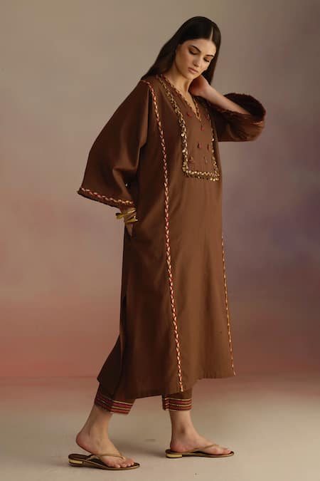 Buy_Roza_Brown Linen Embellished Tassel V Neck Kurta Set With Pant 