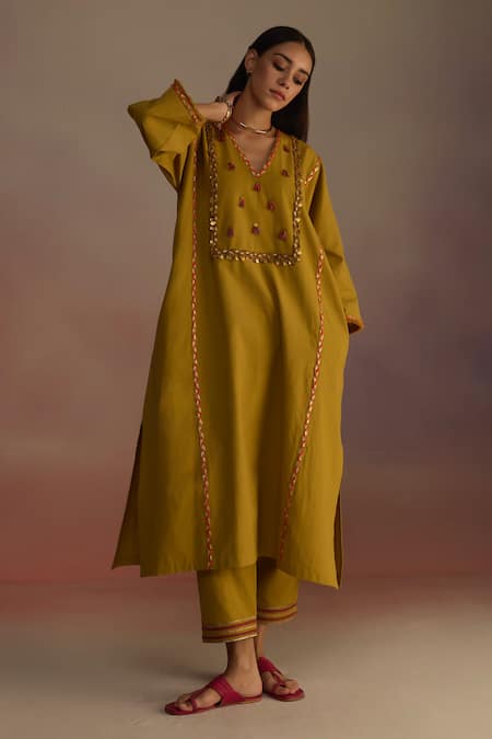 ROZA Amber Embellished Kurta & Pant Set 