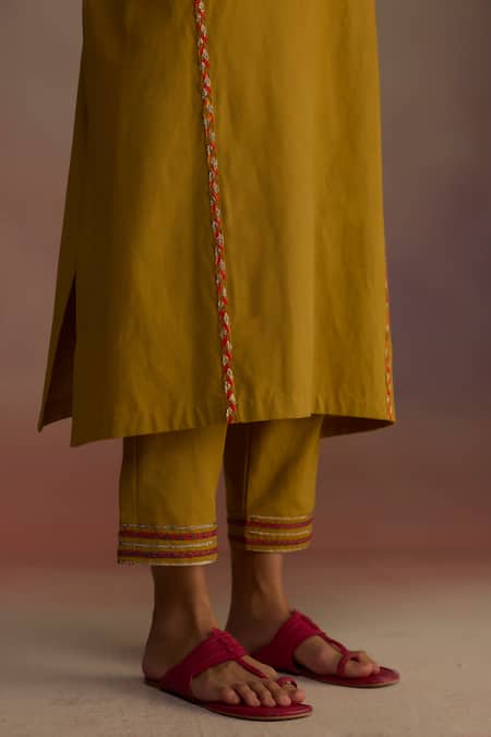 Buy_Roza_Yellow Linen Embellished Tassel V Neck Gota Kurta And Pant Set 
