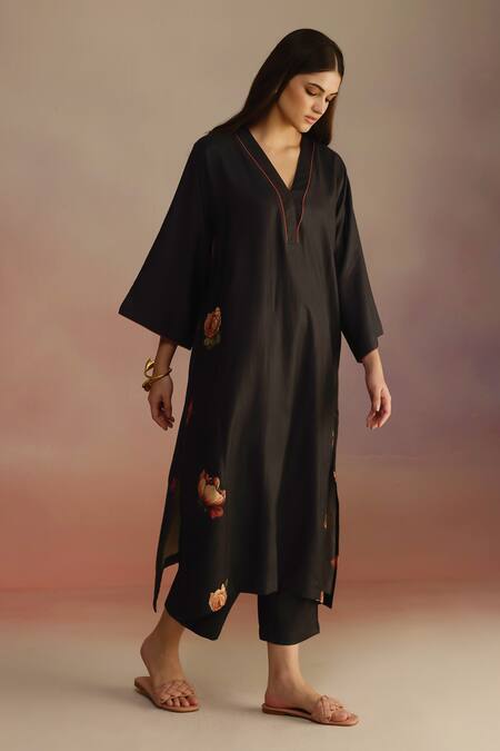 Buy_Roza_Black Silk, Wool Embroidery V-neck Floral A-line Kurta Set _Online_at_Aza_Fashions