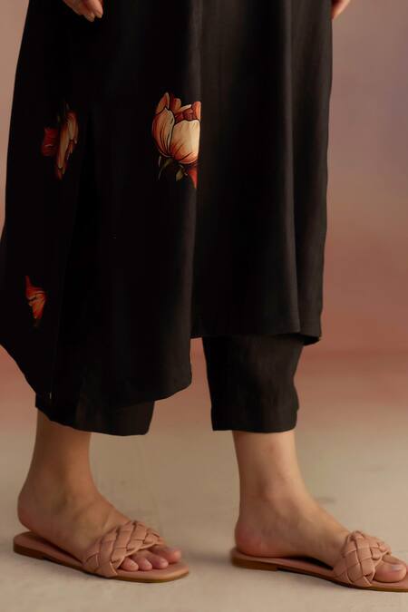 Buy_Roza_Black Silk, Wool Embroidery V-neck Floral A-line Kurta Set 