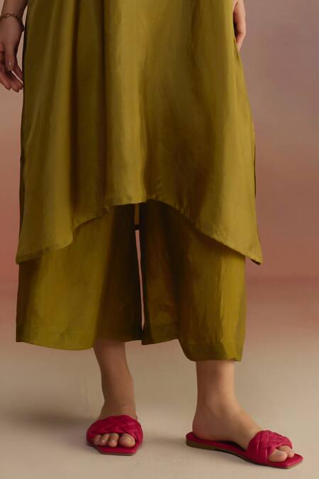 Buy Roza Green Silk Embroidery Bandeau Neck Floral Hand Painted Kurta Set Buy_Roza_Green Silk Embroidery Bandeau Neck Floral Hand Painted Kurta Set