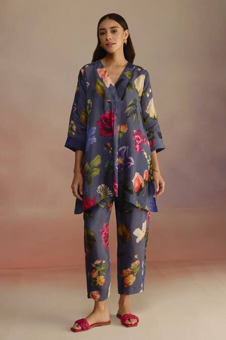 Roza_Blue Habutai Silk Floral V-neck Hand Painted Kurta Set _Online_at_Aza_Fashions
