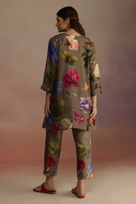 Shop_Roza_Green Habutai Silk Floral V-neck Hand Painted Asymmetric Kurta Set _at_Aza_Fashions