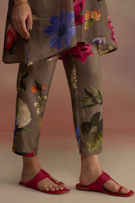 Buy_Roza_Green Habutai Silk Floral V-neck Hand Painted Asymmetric Kurta Set _Online_at_Aza_Fashions