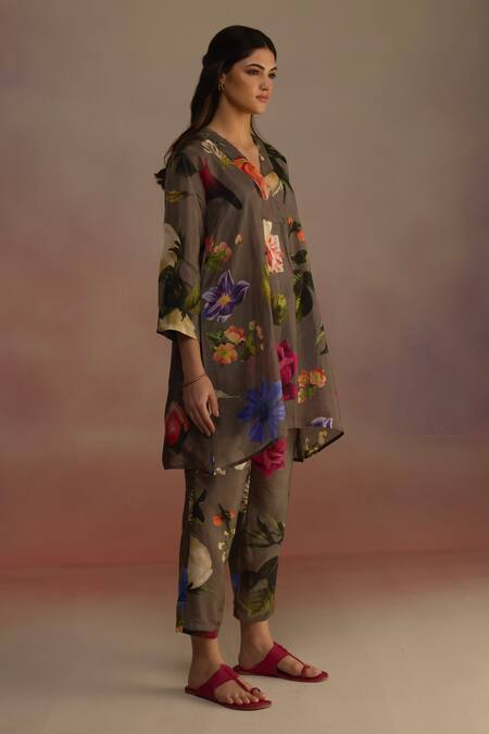 Shop_Roza_Green Habutai Silk Floral V-neck Hand Painted Asymmetric Kurta Set _Online_at_Aza_Fashions