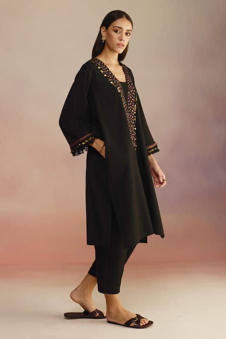 Buy_Roza_Black Linen Sequins, Tassels V-neck Asymmetric Hem Kurta Set 