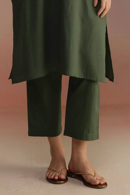 Roza Green Linen Sequins, Tassels V-neck Asymmetric Hem Kurta Set Online at Aza Fashions Roza_Green Linen Sequins, Tassels V-neck Asymmetric Hem Kurta Set _Online_at_Aza_Fashions