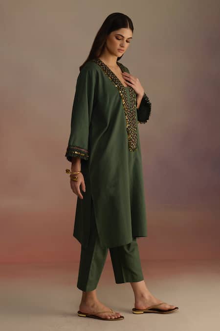 Buy_Roza_Green Linen Sequins, Tassels V-neck Asymmetric Hem Kurta Set _Online_at_Aza_Fashions