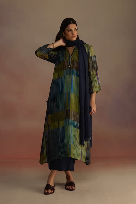 Buy_Roza_Blue Silk Tassels Mandarin Collar Hand-drawn Stripe Kurta Set With Pant _Online_at_Aza_Fashions