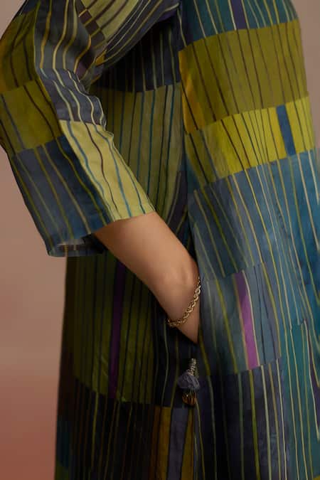 Buy_Roza_Blue Silk Tassels Mandarin Collar Hand-drawn Stripe Kurta Set With Pant 