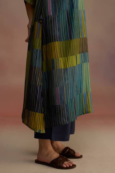 Shop_Roza_Blue Silk Tassels Mandarin Collar Hand-drawn Stripe Kurta Set With Pant 