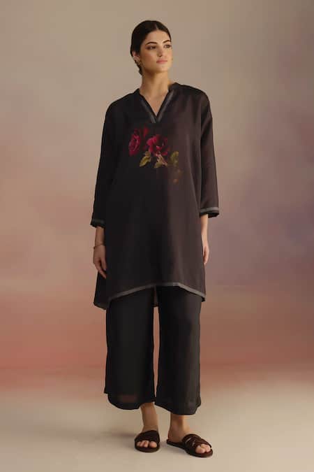 Roza_Gray Habutai Silk Hand-drawn Rose V-neck Motif Kurta Set _Online_at_Aza_Fashions