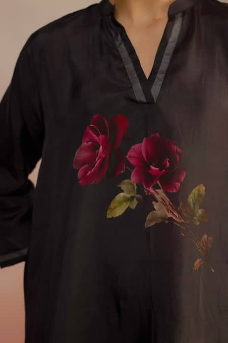 Buy_Roza_Gray Habutai Silk Hand-drawn Rose V-neck Motif Kurta Set 