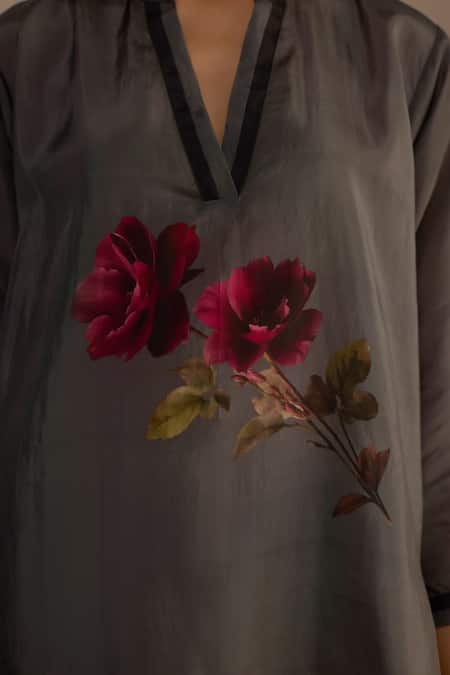 Buy_Roza_Gray Silk Embroidery Mandarin Collar Hand-drawn Floral Kurta Set 