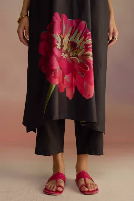 Roza_Black Silk, Wool Embroidery V-neck Floral Hand-drawn Kurta Set_Online_at_Aza_Fashions