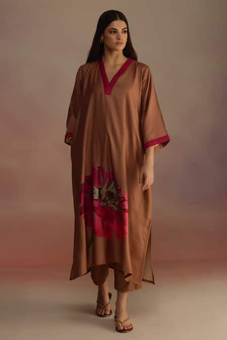Roza_Brown Silk, Wool V-neck Floral Hand-drawn Kurta Set_Online_at_Aza_Fashions