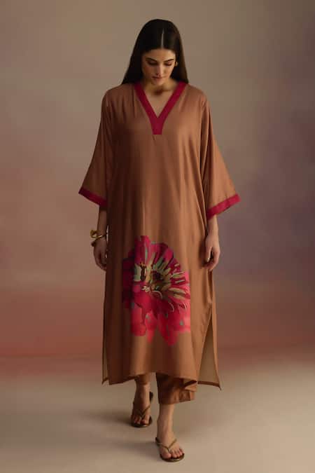 Buy_Roza_Brown Silk, Wool V-neck Floral Hand-drawn Kurta Set