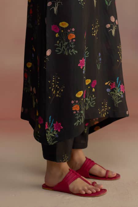 Buy_Roza_Black Silk Sequins, Embroidery V-neck Floral Motif Phiran Kurta Set 