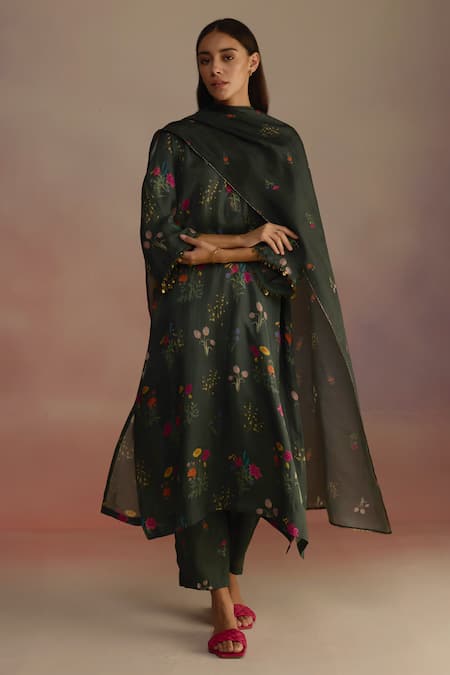 ROZA Zaira Watercolour Floral Phiran Kurta With Pant 