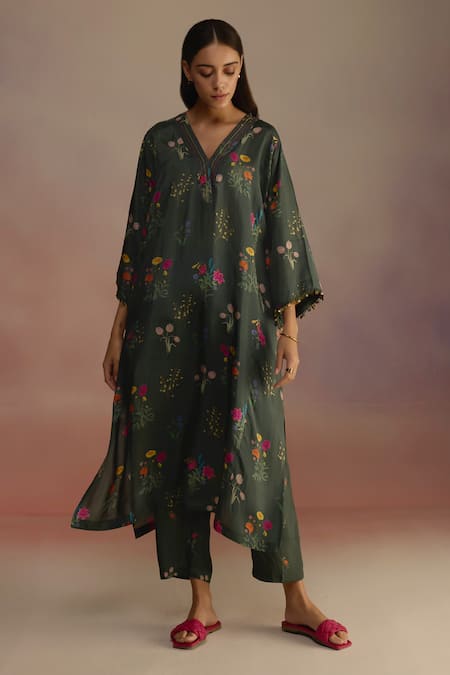 Shop_Roza_Green Habutai Silk Embellished Floral V-neck Phiran Kurta Set _at_Aza_Fashions