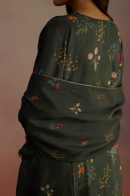 Buy_Roza_Green Habutai Silk Embellished Floral V-neck Phiran Kurta Set 