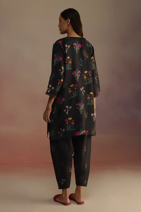 Shop_Roza_Black Silk Embroidery Open Neck Floral Threadwork Kurta Set _at_Aza_Fashions