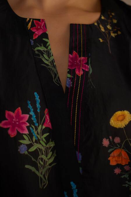 Roza_Black Silk Embroidery Open Neck Floral Threadwork Kurta Set _Online_at_Aza_Fashions