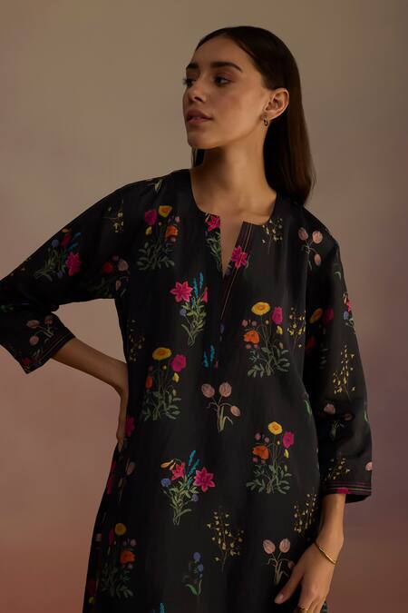 Buy_Roza_Black Silk Embroidery Open Neck Floral Threadwork Kurta Set _Online_at_Aza_Fashions