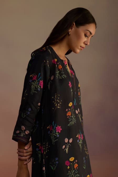 Shop_Roza_Black Silk Embroidery Open Neck Floral Threadwork Kurta Set _Online_at_Aza_Fashions