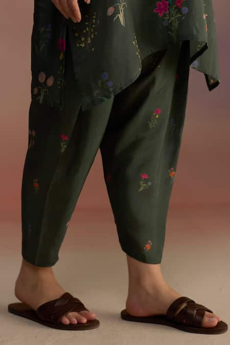 Roza_Green Silk Embroidery Collared Floral Threadwork Kurta Set _at_Aza_Fashions