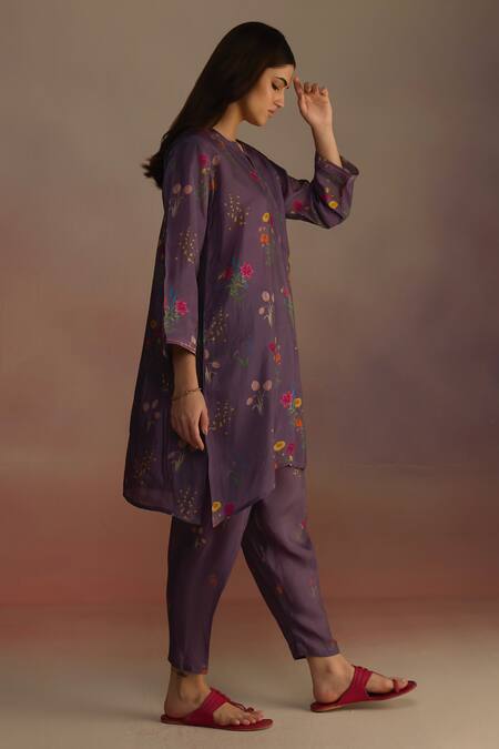 Roza_Purple Silk Embroidery Split V-neck Floral Threadwork Kurta Set _Online_at_Aza_Fashions