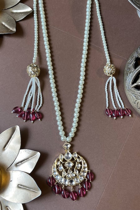 Vasundhara Rhodium Plated Floret Pendant Necklace 