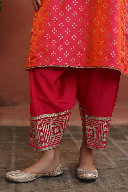 Shop_Begum_Orange Silk, Satin Gota Patti, Embroidery V-neck Floral Phiran Kurta Set _Online_at_Aza_Fashions