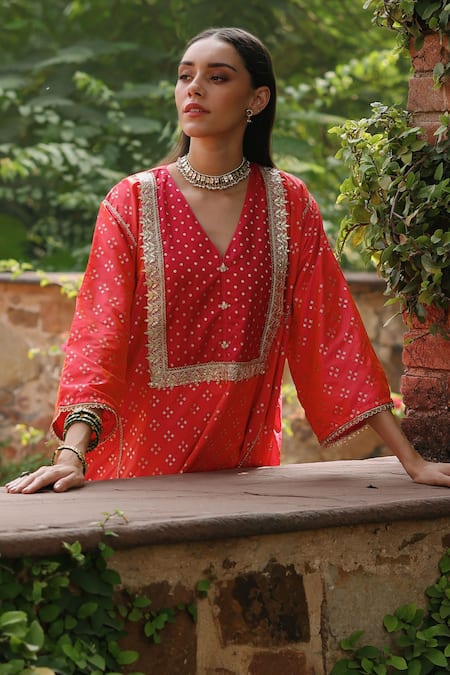 Begum Orange Silk, Satin Gota Patti, Embroidery V-neck Floral Phiran Kurta Set at Aza Fashions Begum_Orange Silk, Satin Gota Patti, Embroidery V-neck Floral Phiran Kurta Set _at_Aza_Fashions