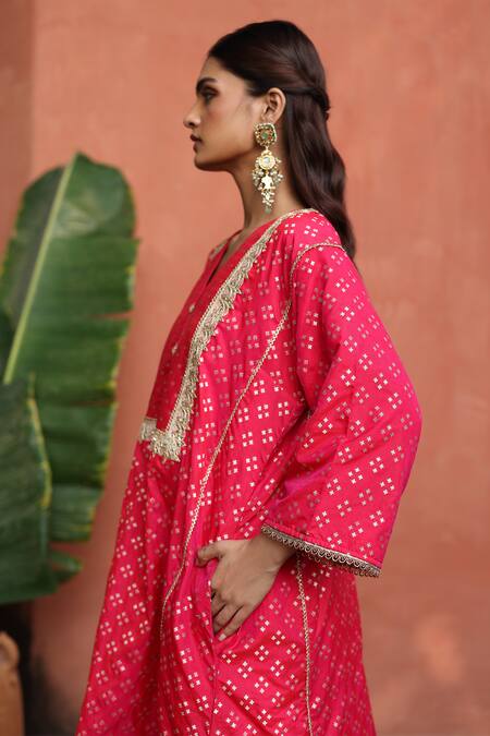 Shop_Begum_Fuchsia Silk, Satin Gota Patti V-neck Embellished Phiran Kurta Set _Online_at_Aza_Fashions