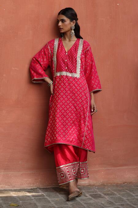 Begum_Fuchsia Silk, Satin Gota Patti V-neck Embellished Phiran Kurta Set _at_Aza_Fashions