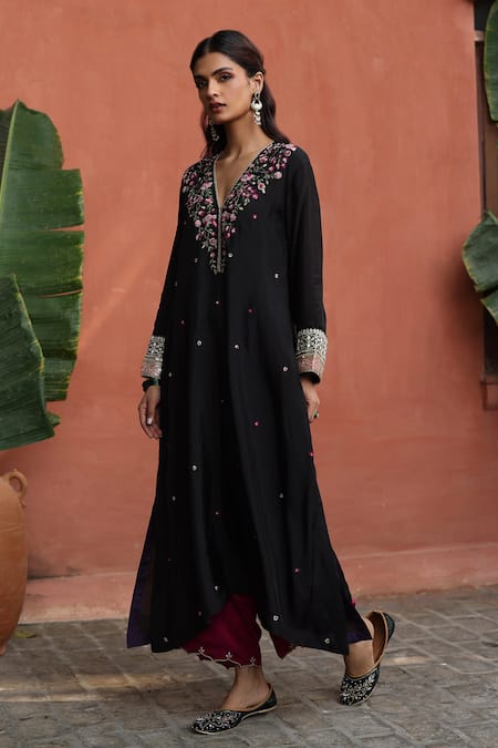 Buy Begum Black Silk, Modal, Organza Embroidery V-neck Floral Veil Resham Kurta Set Online at Aza Fashions Buy_Begum_Black Silk, Modal, Organza Embroidery V-neck Floral Veil Resham Kurta Set _Online_at_Aza_Fashions