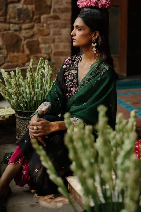 Buy Begum Black Silk, Modal, Organza Embroidery V-neck Floral Veil Resham Kurta Set Buy_Begum_Black Silk, Modal, Organza Embroidery V-neck Floral Veil Resham Kurta Set