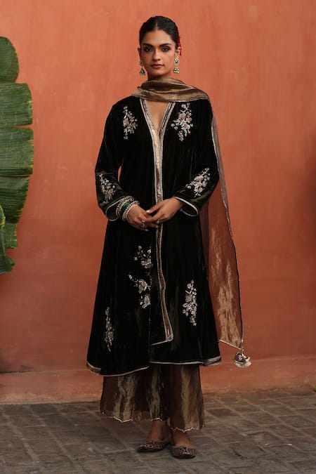 Begum Hand Embroidered Velvet Kurta Set 