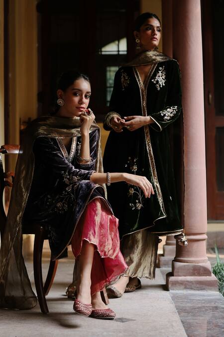 Begum Green Velvet, Silk Gota Patti, Zari V-neck Hand Embroidered Kurta Set Online at Aza Fashions Begum_Green Velvet, Silk Gota Patti, Zari V-neck Hand Embroidered Kurta Set _Online_at_Aza_Fashions