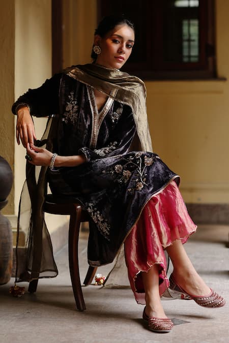 Begum_Purple Velvet, Silk Gota Patti, Zari, Embroidery V-neck Floral Hand Kurta Set _Online_at_Aza_Fashions