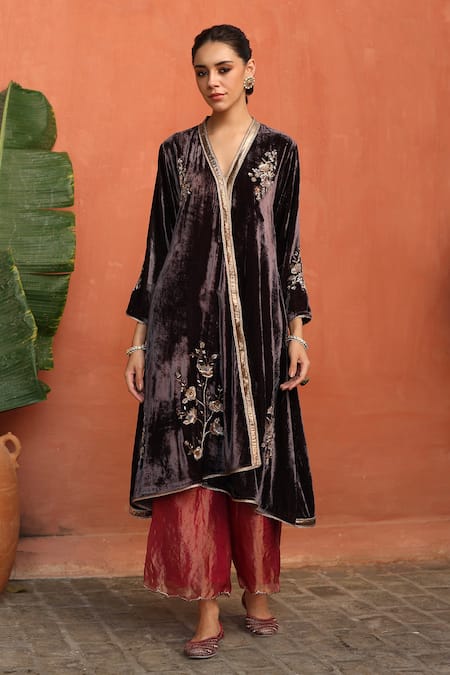 Shop_Begum_Purple Velvet, Silk Gota Patti, Zari, Embroidery V-neck Floral Hand Kurta Set _Online_at_Aza_Fashions