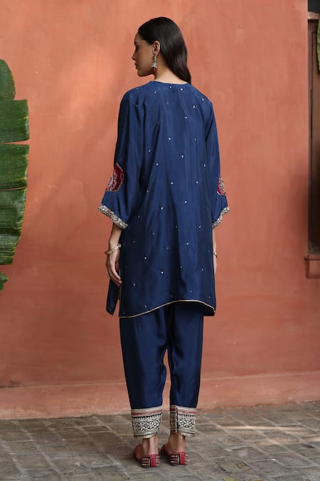 Shop Begum Blue Silk, Organza Zari, Embroidery V-neck Floral Kurta Set at Aza Fashions Shop_Begum_Blue Silk, Organza Zari, Embroidery V-neck Floral Kurta Set _at_Aza_Fashions