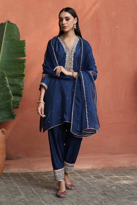 Begum Blue Silk, Organza Zari, Embroidery V-neck Floral Kurta Set Online at Aza Fashions Begum_Blue Silk, Organza Zari, Embroidery V-neck Floral Kurta Set _Online_at_Aza_Fashions