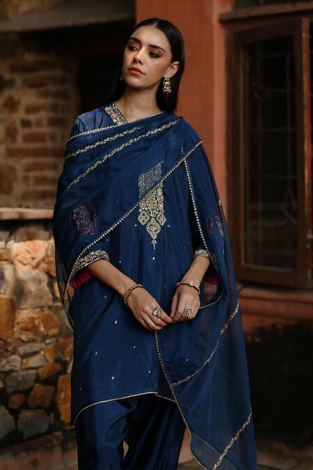 Shop Begum Blue Silk, Organza Zari, Embroidery V-neck Floral Kurta Set Online at Aza Fashions Shop_Begum_Blue Silk, Organza Zari, Embroidery V-neck Floral Kurta Set _Online_at_Aza_Fashions